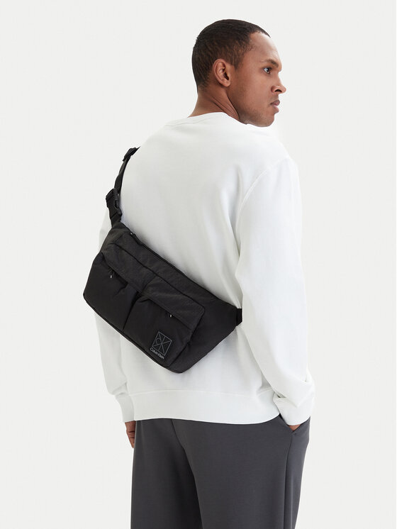 Calvin Klein Rankinė ant juosmens﻿ · Juoda