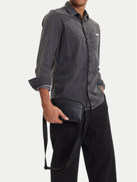 Calvin Klein Maža rankinė · Juoda