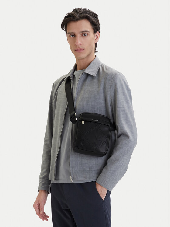 Calvin Klein Maža rankinė · Juoda