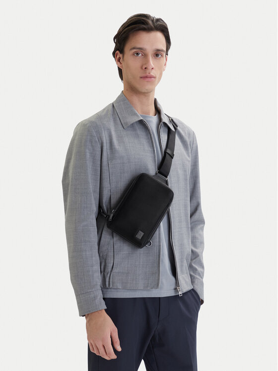 Calvin Klein Maža rankinė · Juoda