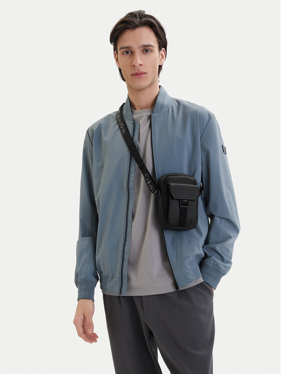 Calvin Klein Maža rankinė · Juoda