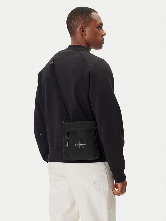 Calvin Klein Maža rankinė · Smėlio