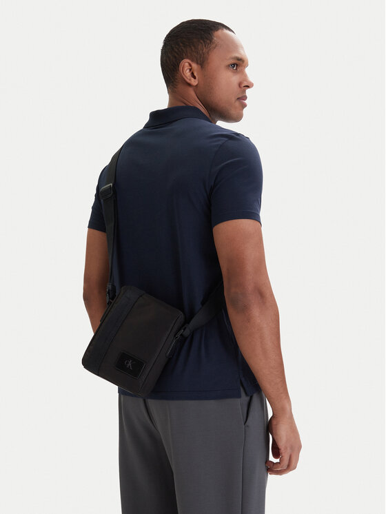 Calvin Klein Maža rankinė · Juoda