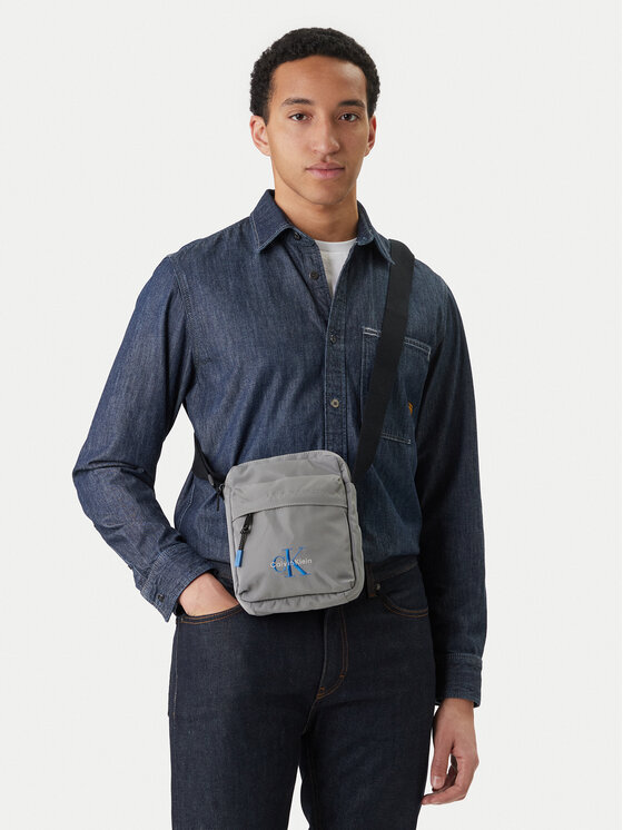 Calvin Klein Maža rankinė · Pilka