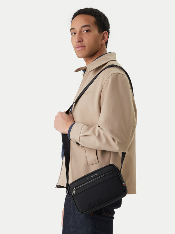 Tommy Hilfiger Maža rankinė · Juoda