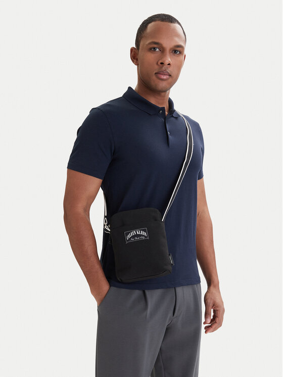 Calvin Klein Maža rankinė · Juoda