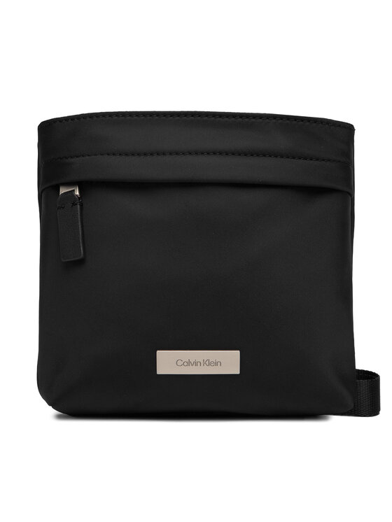 Calvin Klein Maža rankinė · Juoda