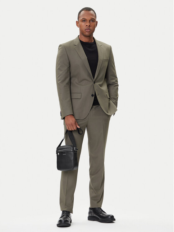 Calvin Klein Maža rankinė · Juoda