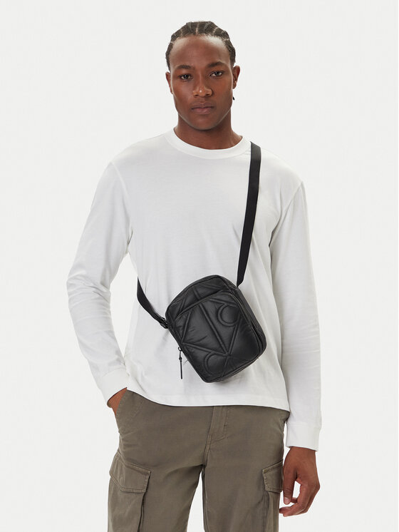 Calvin Klein Rankinė ant juosmens﻿ · Juoda