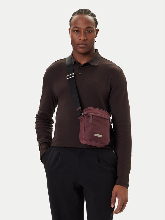 Calvin Klein Maža rankinė · Vyšninė