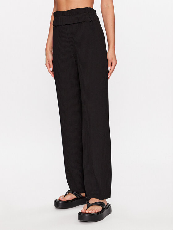 YAS Medžiaginės kelnės · Juoda · Regular Fit