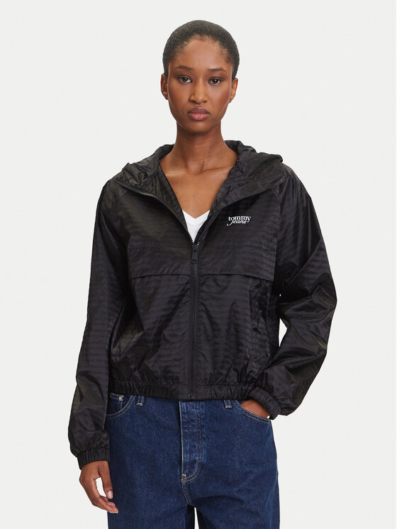 Tommy Jeans Neperpučiama striukė · Juoda