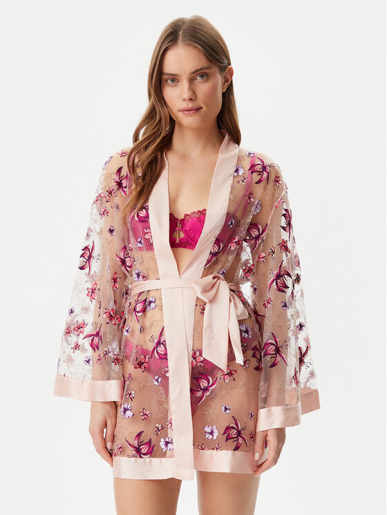 Guess Chalatas · Spalvota