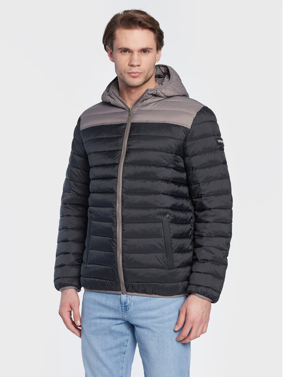 Wrangler Demisezoninė striukė · Juoda