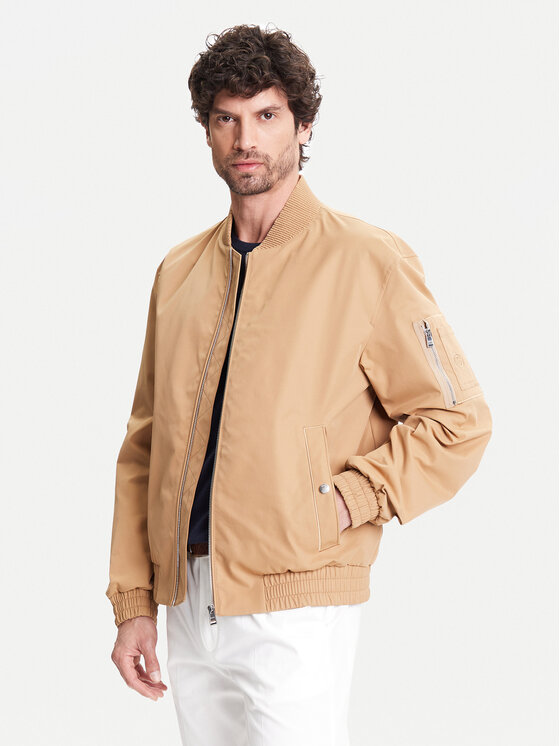 BOSS Bomber striukė · Smėlio