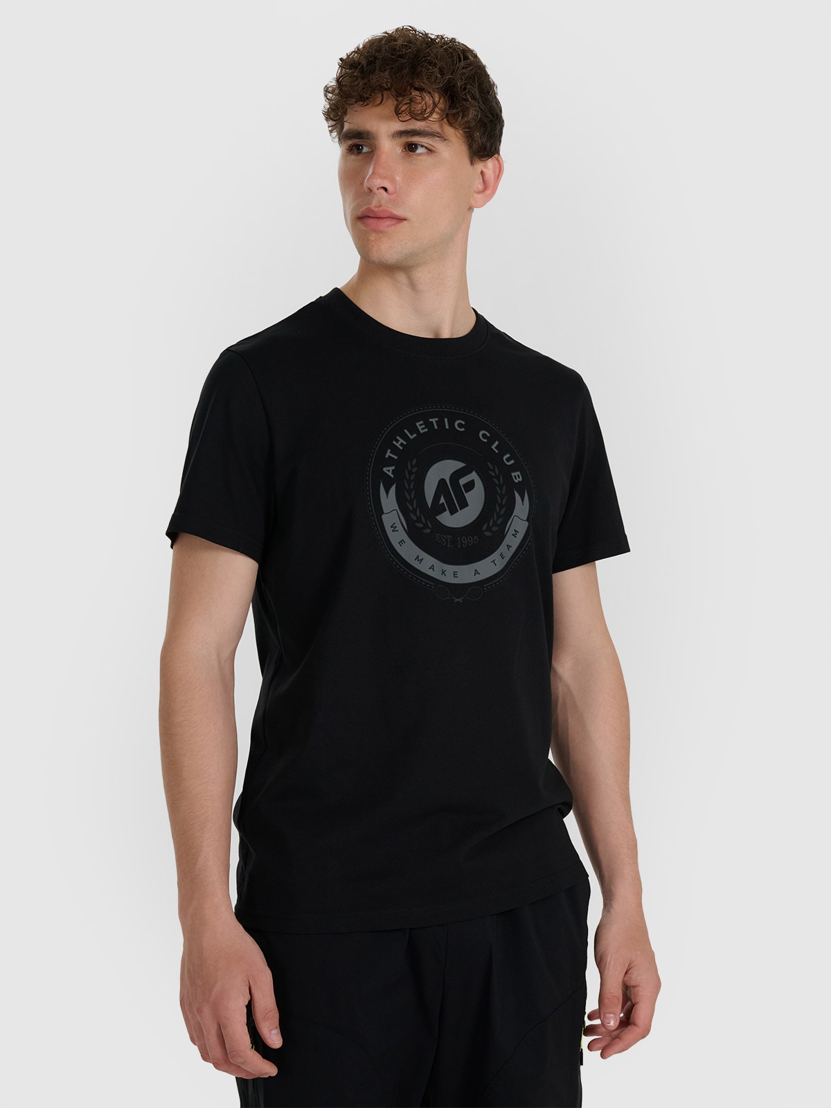 Vyriški T-shirt regular marškinėliai su spauda - juodi