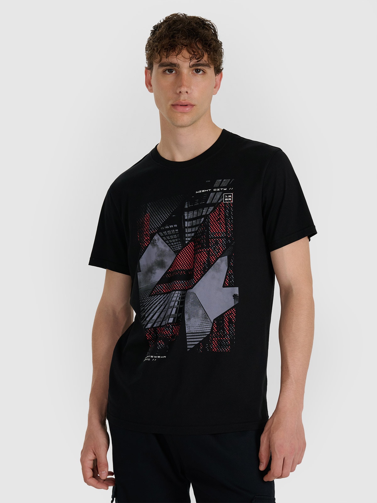 Vyriški T-shirt regular marškinėliai su spauda - juodi