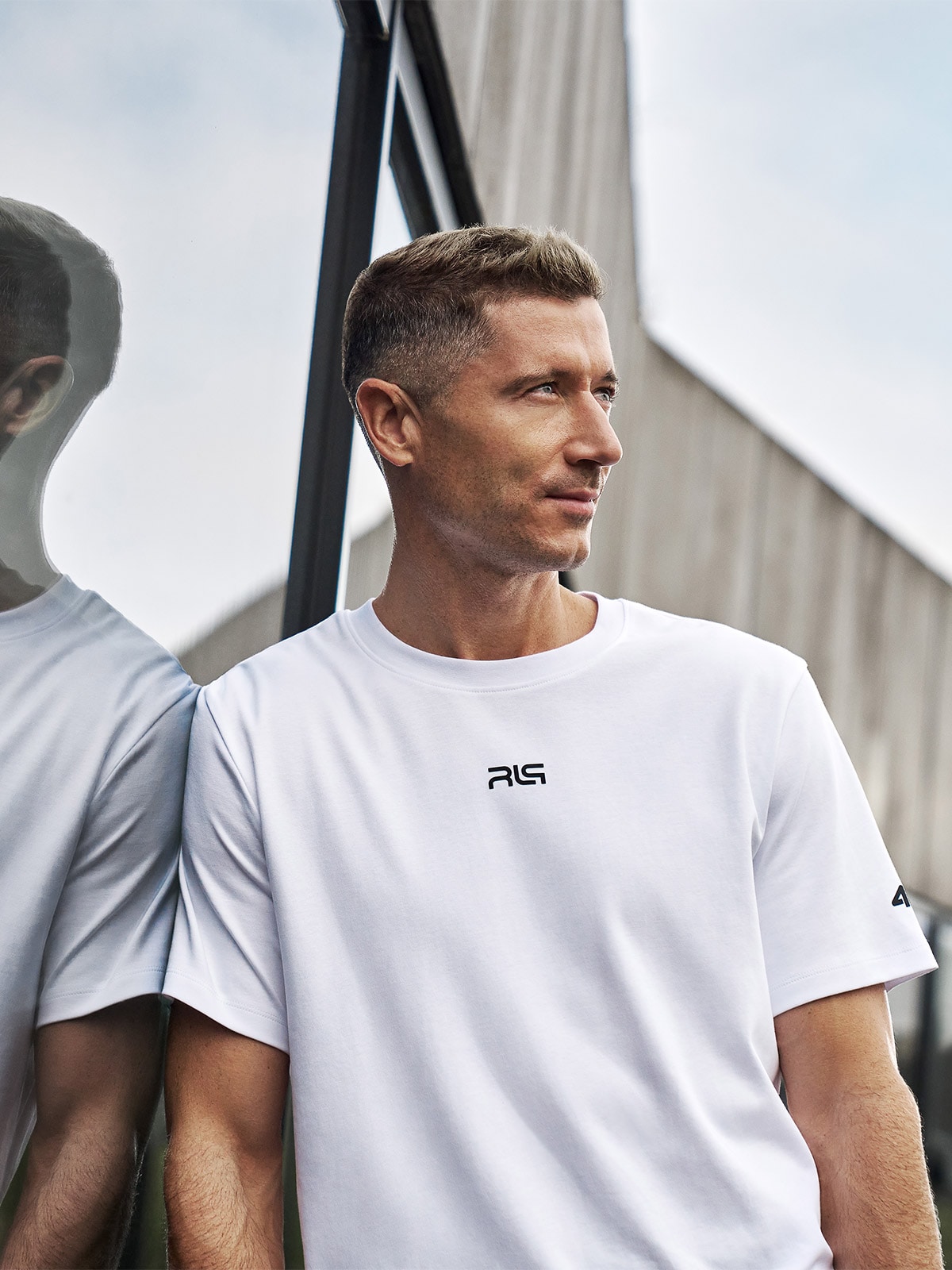 Vyriški T-shirt regular marškinėliai su spauda 4F x Robert Lewandowski - balti