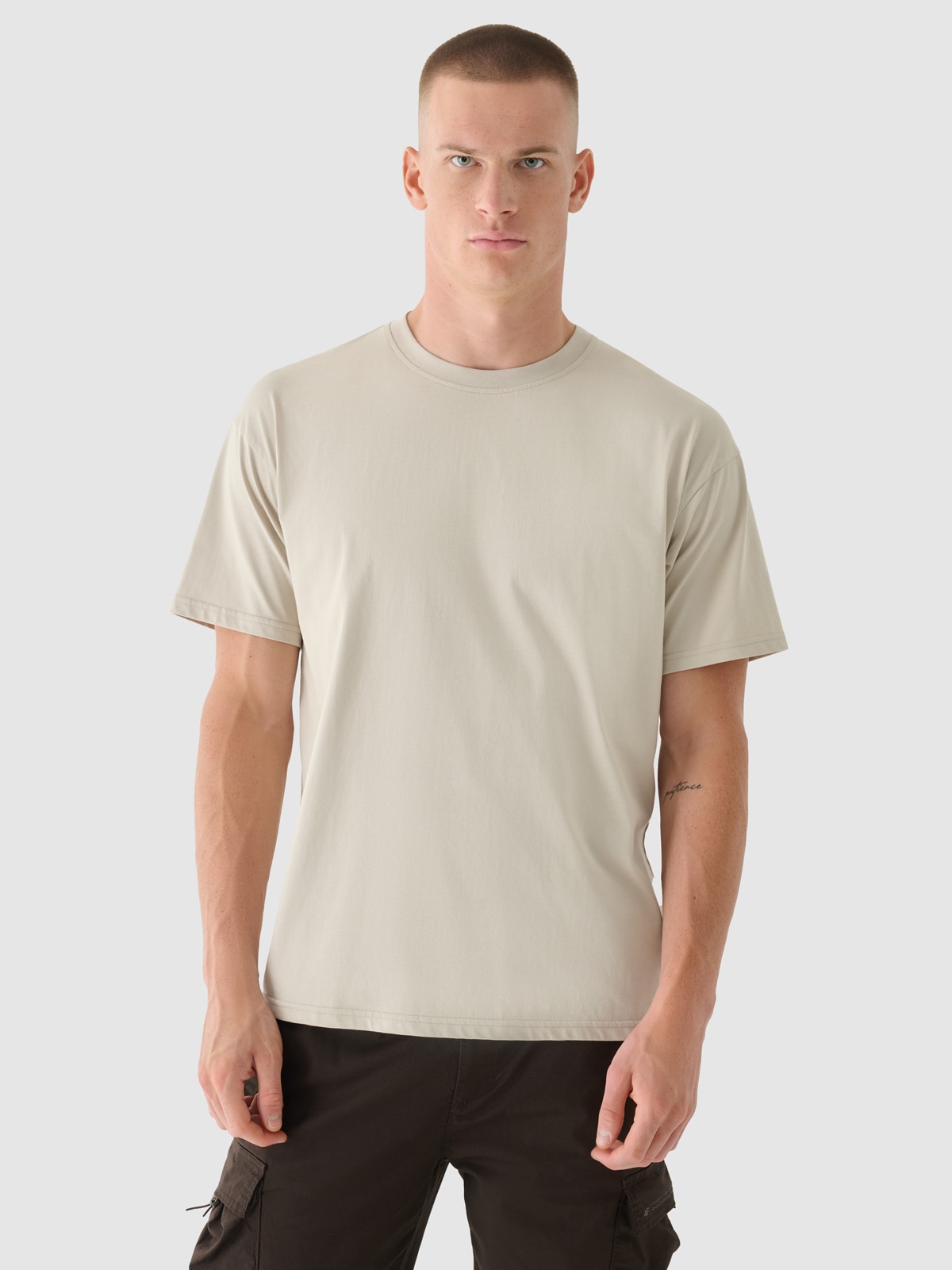 Vyriški T-shirt oversize marškinėliai su grafika - smėlio spalvos