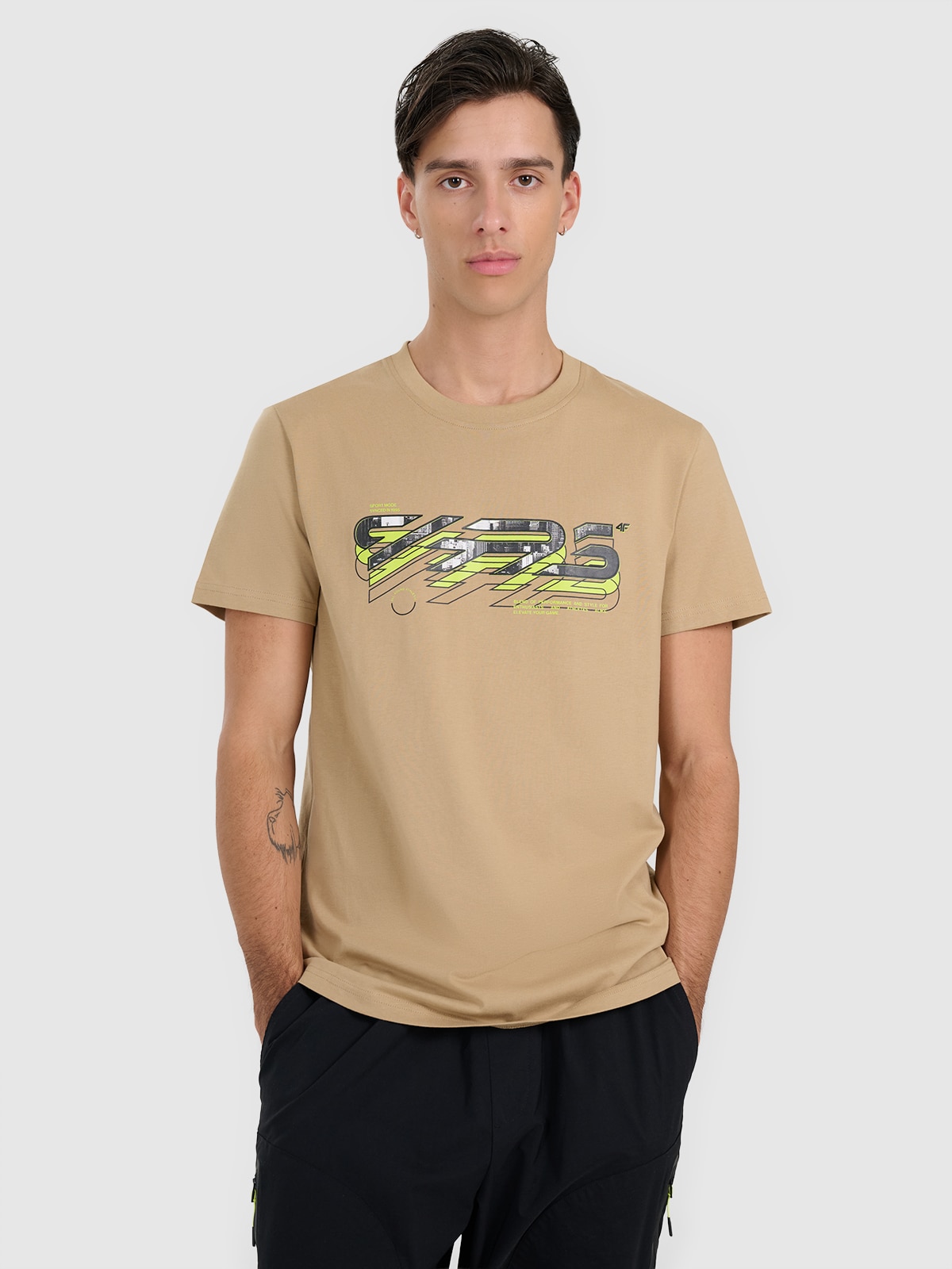 Vyriški T-shirt regular marškinėliai su spauda - smėlio spalvos