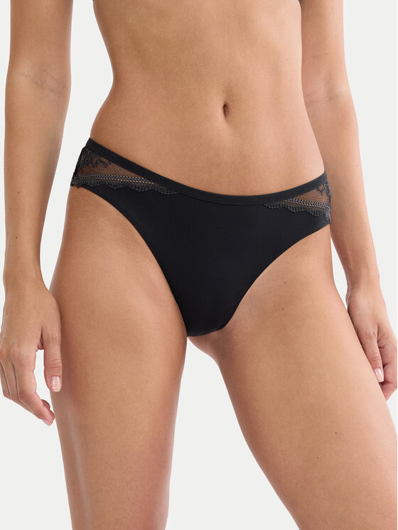 Triumph Braziliškos kelnaitės · Juoda