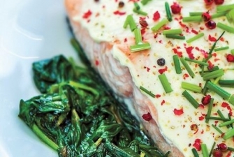 Лосось на гриле с перцем